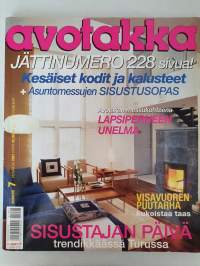 Avotakka numero 7 heinäkuu 2001. Kesäiset kodit ja kalusteet + Kajaanin asuntomessujen sisustusopas.