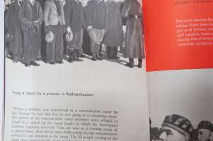 Sachsenhausen - keskitysleirin, sen toiminnan ja museon opaskirjanen v. 1967, englanninkielinen