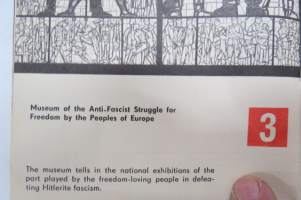 Sachsenhausen - keskitysleirin, sen toiminnan ja museon opaskirjanen v. 1967, englanninkielinen