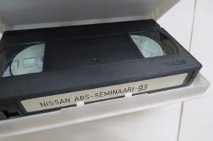 Nissan Primera ABS seminaari, Ahvenisto 5.10.1993 -esittelyvideo VHS / promoting video