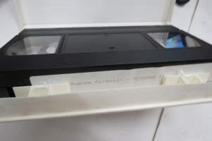 Nissan Terrano II Riosta Buenos Airesiin -mainosvideo VHS / promoting video
