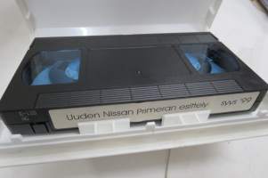 Nissan Primera tuotevideo -mainosvideo VHS / promoting video