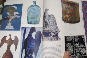 Treasury of American Design I-II - A Pictorial Survey of Popular Folk Arts -erittäin runsas kuvitus pohjois-amerikkalaisista käyttö- ja koriste-esineistä