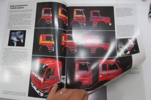 Scania - 100 vuoden kokemuksen tulos -myyntiesite / sales brochure