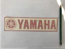 Yamaha (punainen) -tarra