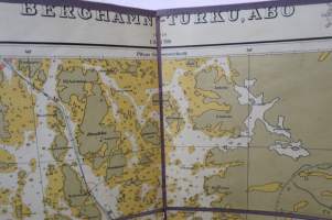 Turun saaristo Berghamn - Turku 1947 Åbo skärgård -merikartta / merikortti, kankaalle pohjustettu (paloina)