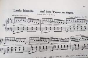 100 kuuluisaa yksinlaulua keskiäänelle pianon säestyksellä II vihko Löwe, Schubert