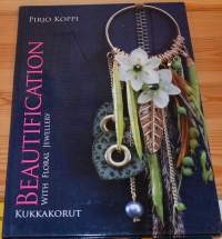 Beautification with floral jewellery Kukkakorut