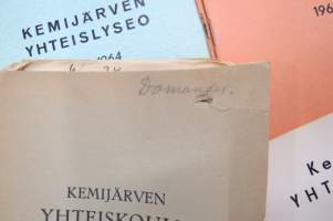 Kemijärven yhteiskoulu / yhteislyseo, erä vuosikertomuksia 1934-1970, osa tuplakappaleina, monissa mukana rehtorin puhekonsepteja ym.