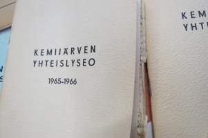 Kemijärven yhteiskoulu / yhteislyseo, erä vuosikertomuksia 1934-1970, osa tuplakappaleina, monissa mukana rehtorin puhekonsepteja ym.