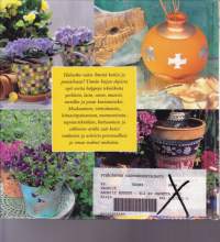 Kauniit ruukut. Yli 20 ohjetta kotiin ja puutarhaan, 2002. Helppoja tekniikoita posliinin, saven, lasin, muovin, metallin ja puun kuvioimiseksi.