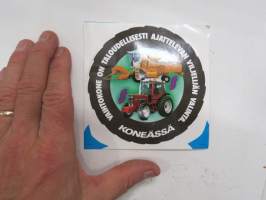 Koneässä vaihtokoneet (Sampo Rosenlew 580 &amp; International 743 XL kuvattuna) -tarra / sticker