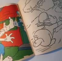 Walt Disney väritysvihko - kolme pientä porsasta