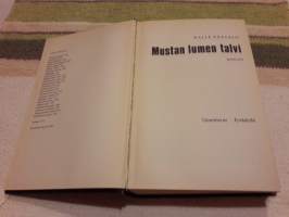 Mustan lumen talvi / Kalle Päätalo. Koilismaa sarjaa  8-painos 1983. Elämän makuista kerrontaa.