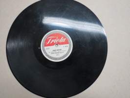 Triola T4270 Paavo Tiusanen yhtyeineen Tango Pathetique / Tango Matador - savikiekkoäänilevy / 78 rpm record