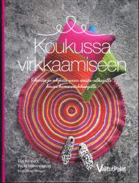 Koukussa virkkaamiseen, 2014. Kirja on moderni perusopas aloittelijalle ja houkuttava inspiraation lähde kokeneelle virkkaajalle. Kuviomalleja on noin 40