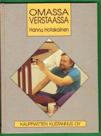 Omassa verstaassa, 1992. 29 erilaista nikkarointiohjetta korulippaasta huvimajaan. Vaativuustaso, työkalut ja tarvikkeet korvamerkitty