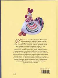 Kirjomalla kauneutta arkeen, 2000. Kirjan mallit tarjoava uusia ideoita kodintekstiilien ja lastenvaatteiden koristeluun ja kankaiden ja esineiden kirjontaan.