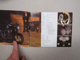 Triumph 1996 motorcycles / moottoripyörät -myyntiesite / sales brochure
