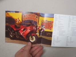 Triumph 1996 motorcycles / moottoripyörät -myyntiesite / sales brochure