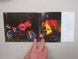 Triumph 1996 motorcycles / moottoripyörät -myyntiesite / sales brochure