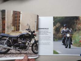 Triumph 2009 motorcycles / moottoripyörät - myyntiesite / sales brochure