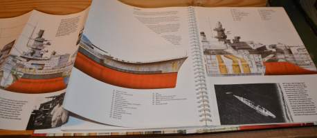 The Gatefold Book of the World&#039;s Great Warships: 36 Superb Pull-out Gatefolds