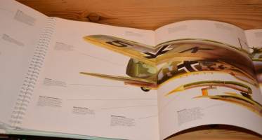 The Gatefold Book of World War II Warplanes