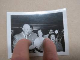 Presidentti Eisenhower &amp; madame Neiger -valokuva / photograph