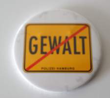 Gewalt Polizei Hamburg  - rintanappi  metallia 6 cm  - poliisi