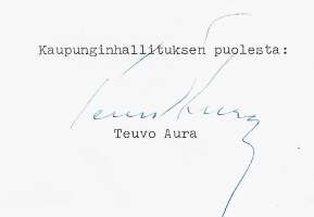 Teuvo Aura Pääministeri  nimikirjoitus asiakirjalla 1973