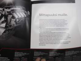 Scania - V8 mallisto - Voimaa ja tyyliä -myyntiesite / sales brochure