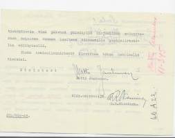 Matti Janhunen  punaupseeri, kommunistipoliitikko ja sosiaaliministeri Paasikiven III ja Pekkalan hallituksissa (1945–1948).,  nimikirjoitus asiakirjalla 1948