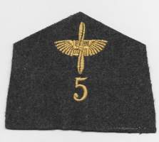 Lentorykmentti 5 1942 Jatkosota -    vanha käyttämätön  joukko-osastotunnus, olkatunnus, hihamerkki  sarkaa 1 kpl