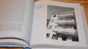 Asunnon muodonmuutoksia - Puhtauden estetiikka ja sukupuoli modernissa arkkitehtuurissa