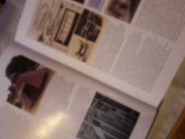 The illustrated guide 0f THANKS OF THE WORLD/ George Forty.Mielenkiintoinen katsaus tankkien kehitykseen, historialliseen kalustoon sekä 1916-1945 sodisssa käytetyt