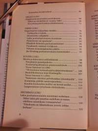 Veikko Vesterinen / Suoraan sanoen, puollustusvoimien puolesta. Kovaa kritiikkiä komentajista kalusto hankintoihin ja organisaatioon. I-painos 1997. Valokuvia 22 kpl