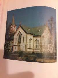Peräseinäjoen Pyhän Paavalin kirkko Peräseinäjoen seurakunta painattanut 1992, seurakunta 100v. Kirjassa 48 valokuvaa. Ensimmäisellä  lehdellä omistuskirjoitus.
