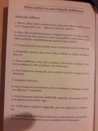 Mitä on miehellä mielessä, jokamiehen vitsikirja/ Joachim Readme. P.2006, toinen painos. Itselle iloksi tai  huumorimiehelle tuliainen.