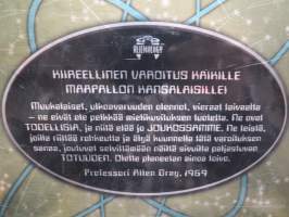 Alienologia - Emme ole yksin - Ulkoavaruuden olentojen opas