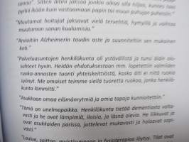 Vanhana tänään - Kohtaavatko tiedot, suositukset ja arkipäivän kokemukset toisensa ikääntyneiden ja vanhusten hidossa ja palveluissa