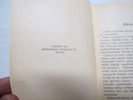 Valistuksen laulukirja, nuottipainos, sisältää nuottioppi-osuuden alussa, kaikki laulujen nimet näkyvät kuvissa -song book for schools, with introduction to music