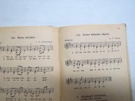 Valistuksen laulukirja, nuottipainos, sisältää nuottioppi-osuuden alussa, kaikki laulujen nimet näkyvät kuvissa -song book for schools, with introduction to music