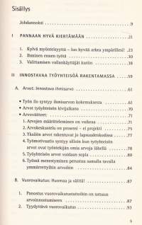 Ihmisen kokoinen työyhteisö. Avaimia hyvään vuorovaikutukseen, 2005. Jokaisessa työyhteisössä piilee käyttämättömiä voimavaroja, jotka vain odottavat löytymistään.