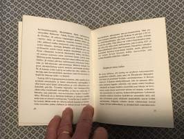 Keisari kuninkaan vatsassa.