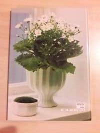 Kodin huonekukat- valkoiset ruukkukasvit.Toinen painos 1983. Valkoinen kukka tuo valoa talven pimeyteen tai kevään tunnun. Osa kasveista sopii myöskin ulkokukaksi.