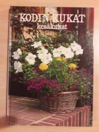 Kodinkukat-kesäkukat.1-painos,1983 Asetelmia terasseille, parvekkeille,ikkunan ulkopuolelle tai pihaan  yksin tai loistaviin ryhmiin.Selkeät selostukset,paljon kuvia