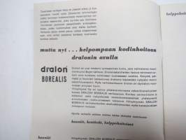 Verhojen lomasta - Villayhtymä Oy on luonut yhdessä tekstiilitaiteilijoiden kanssa &quot;Dralon Borealis&quot; -verhosarjan, mm. Marjatta Metsovaara -esite