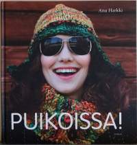 Puikoissa. Varo neulomiskuume on äärimmäisen tarttuvaa.  ( Neuleet, neulominen, käsityö)