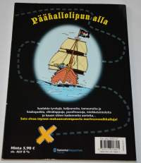 Pääkallolipun alla. Aku Ankan satasivuiset 1